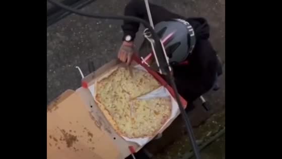 Secret snack: crafty courier caught on camera enjoying customer's pie in Yakutia