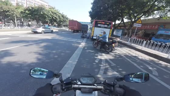 E-scooter rider loses control and falls after being struck by a passing truck in Guangdong, China