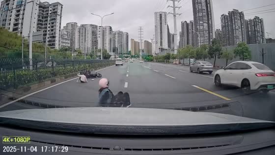 Dashcam captures collision between car and motorcycle in Guangdong, China