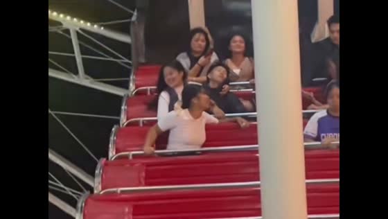 Two riders appear passed out during amusement ride in Baguio, Philippines