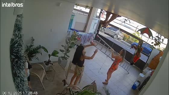 Man hangs from ladder during Christmas decoration mishap in Manaus, Brazil