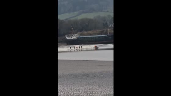 Witnessing the Severn bore: a 4-star encounter across UK's river