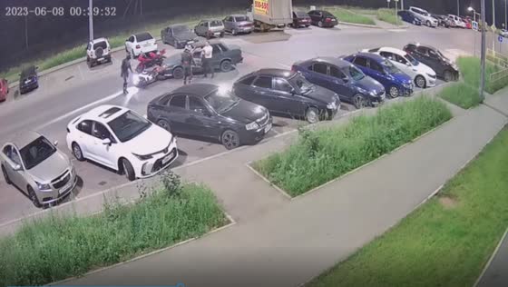 Caught on camera: motorcyclist launches violent attack on driver in Orenburg collision