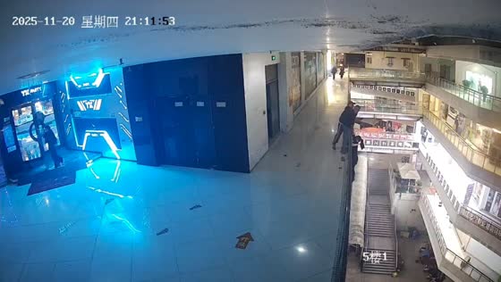 Woman rescued from suicide attempt at shopping mall in Sichuan, China