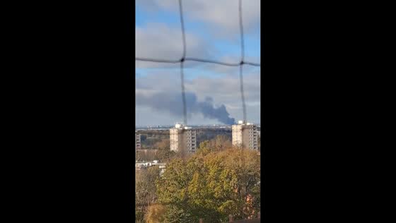 Massive warehouse fire seen from Roehampton, UK