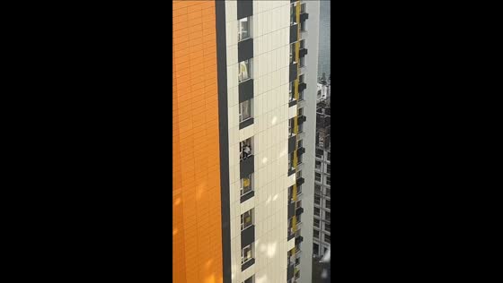 Woman washes windows on 27th floor without safety gear in Krasnogorsk, Moscow
