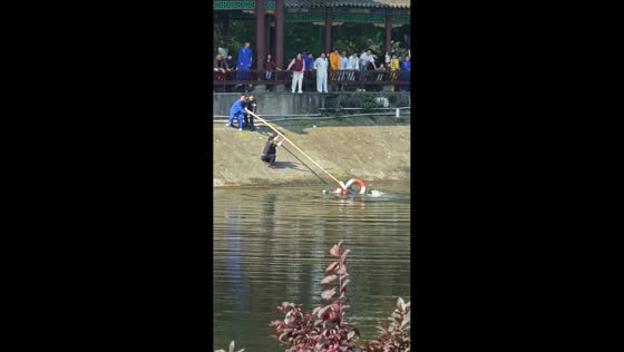 Child rescued after falling into river near Huayan Temple in Chongqing, China
