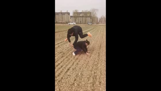 Leapfrog attempt ends in tumble during outdoor play in Shandong, China