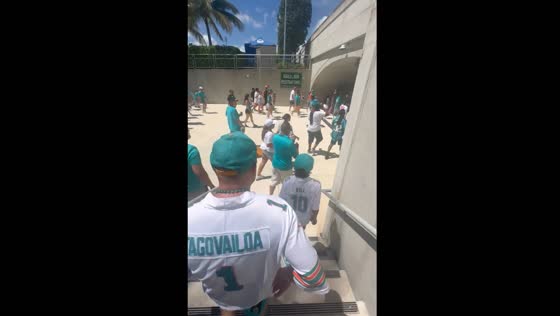 Fans chant 'free Tyreek' at Hard Rock Stadium after Tyreek Hill's arrest