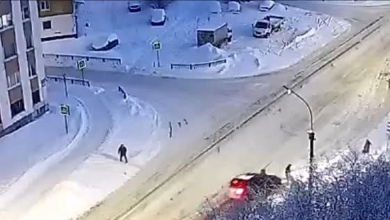 Subaru hits two pedestrians at uncontrolled crosswalk in Murmansk, Russia