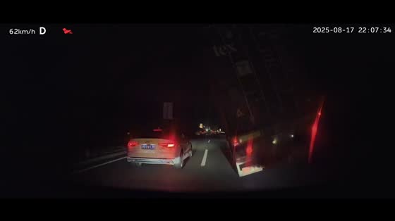 Cargo truck sways dangerously in Shanghai, China