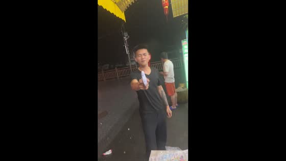 Man accidentally sprays himself with water gun in Guangdong, China