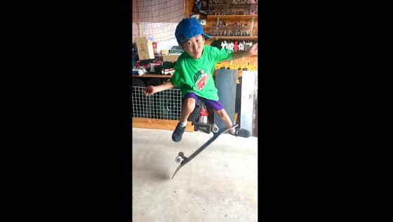 8-year-old Hinato nails impressive skateboard flip exit in Ishikawa, Japan