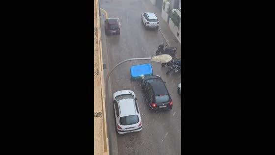 Inflatable pool blown away by wind nearly collides with moving car in Son Forteza