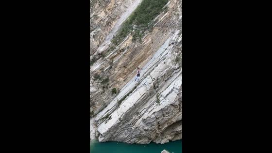 Zip liner gets stuck midway in Dagestan, Russia