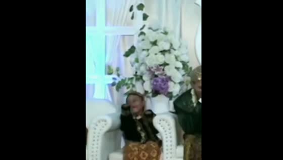 The child fell from a chair on a Javanese traditional celebration accidentally!