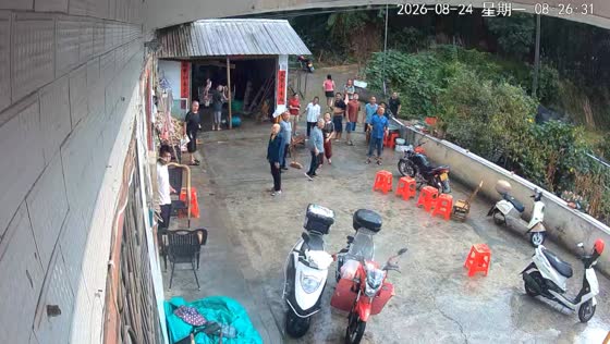 Residents react as 4.7-magnitude earthquake shakes Sichuan, China