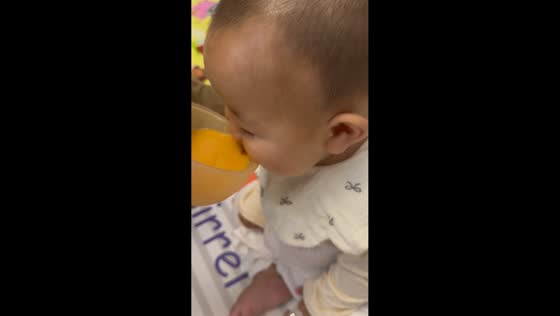 Baby hilariously bursts into giggles while eating puree in Guizhou, China