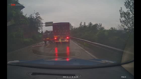 Dashcam captures collision between two trucks on wet road in Sichuan, China