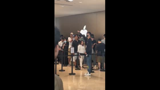 iPhone 15 launch draws massive crowds in Shenzhen amid Huawei's revival