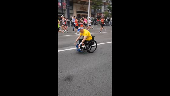 Wheelchair participant joins marathon in Hubei, China