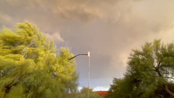 Strong winds shift 100+ degrees in Tucson, Arizona