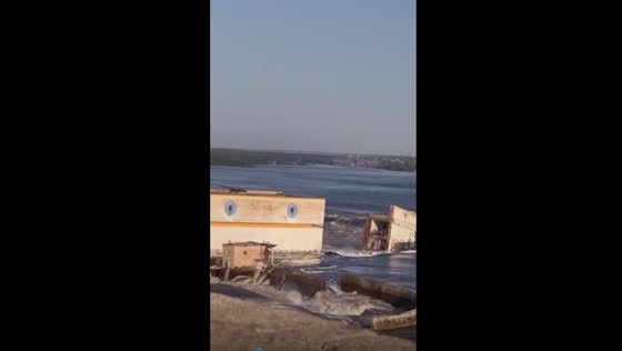 Destruction of hydroelectric dam sparks water emergency and escalating tensions between Ukraine and Russia