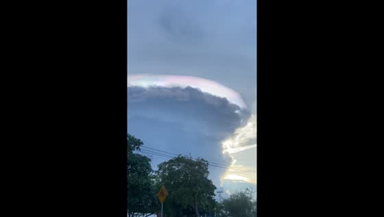 Colorful cloud with starbursts spotted in Playa del Carmen