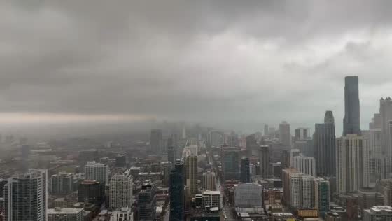 Fast-moving storm darkens Chicago skyline, Illinois, USA