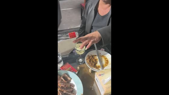 Man fails to stop glass from being filled in Shandong, China