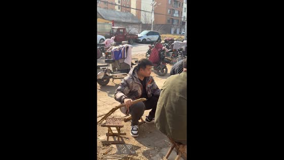 Man unknowingly bites branch after sugar cane swap prank in Shandong, China