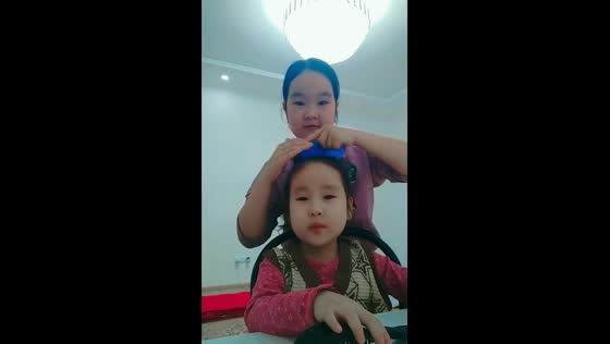 Sisterly styling: Bishkek's touching hair moment