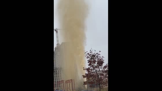 Fountain erupts from gas pipeline purge in Moscow