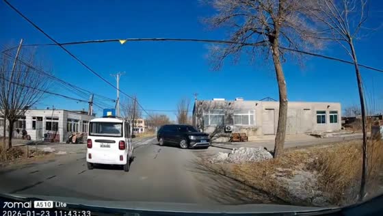 Car overturns after hitting sand at crossroad in Liaoning, China