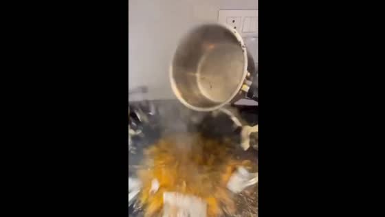 Hot oil mishap: glass bowl shatters while cooking