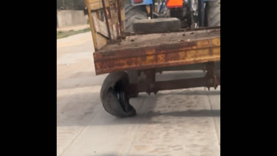 Dilapidated tire fails to stop truck in San Felipe Guanajuato