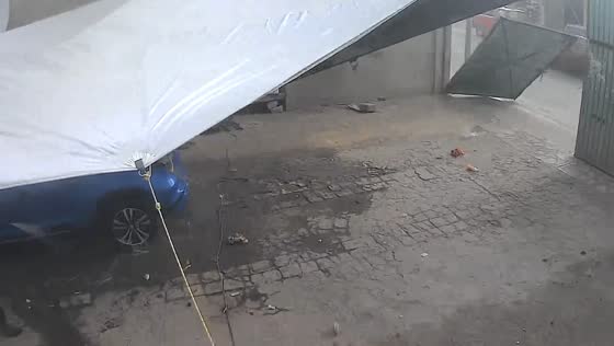 Security camera catches gate flying in windy Puebla 
