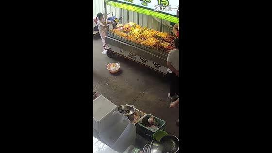 Child accidentally moves food cart causing spill in Guangdong, China
