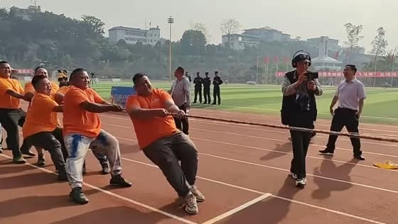 Tug-of-war teams clash during festival in Yunnan, China