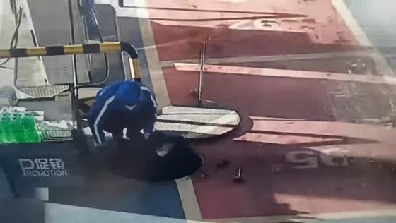Dog falls into manhole and is rescued in Liaoning, China