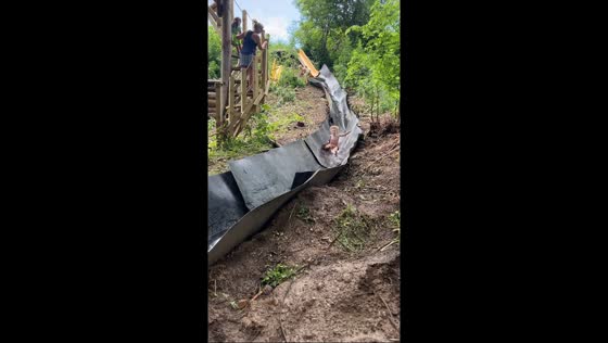Kid ride waterslide ends in water hole in USA