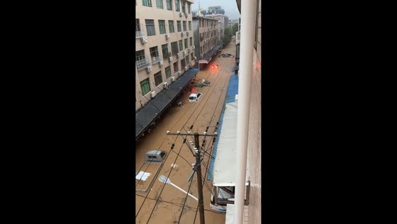 Fast-moving floodwater engulfs town streets in Fujian, China
