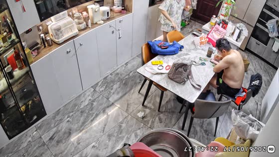 Woman falls after chair breaks while opening drink in Sichuan, China