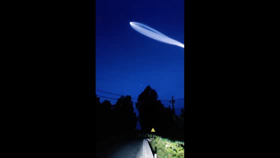 Long March 6A rocket creates glowing trail across night sky in Shanxi, China