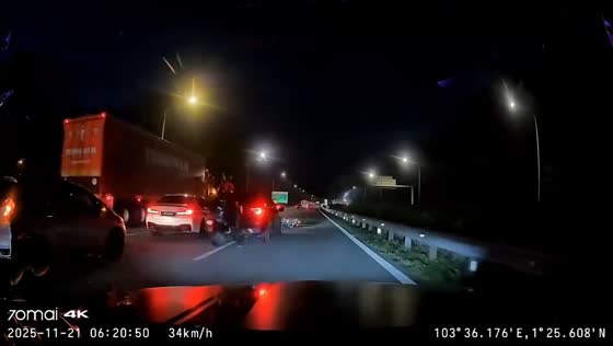 Multi-vehicle motorcycle accident on busy expressway in Zhejiang, China