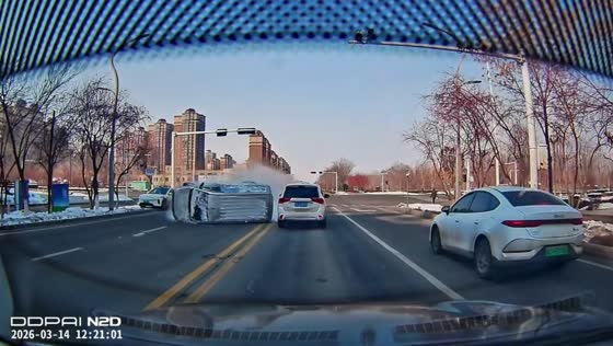 Mini van overturns after collision with SUV in Xinjiang, China