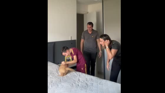 Family surprises son with new puppy in Rio de Janeiro