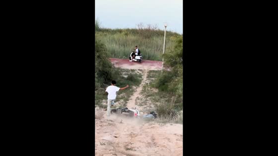 Teenager falls from electric scooter while riding downhill in Ningxia, China