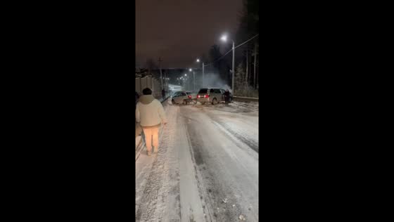 Eight-vehicle collision on icy roads after early snowfall in Irkutsk, Russia