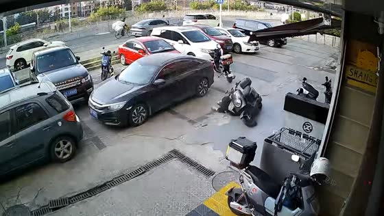 Caught on camera: motorbike mishap due to loose drain cover